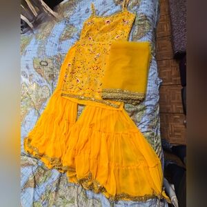Yellow HALDI outfit